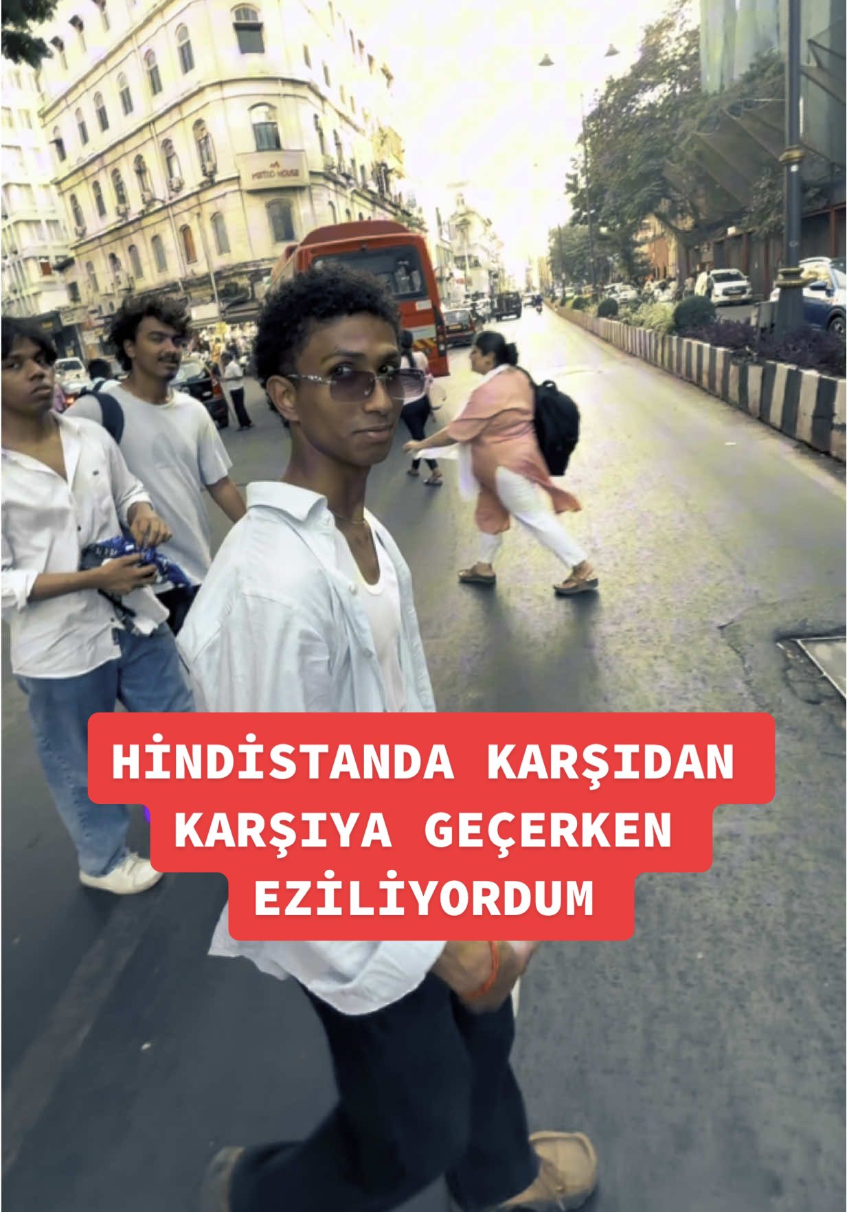 Dostlar HİNDİSTANDAYIM  ve  size burada nasıl bir hayat olduğunu göstermek istiyorum. Bu video birşey değil neler gördüm neler hepsını paylasacağım :)   Beni takip etmeyi unutmayın hindistan videoları için youtube kanalıma abone olursanız  orada görüşürüz .#mumbai #mumbaiindians #hindistan #hindistanturkiye #bangalore 