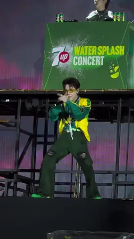 Cái đầu thì bắt beat dính hơn keo, còn cái body dẻo còn hơn kẹo kéo nua🤭🤭#QuangHungMasterD #quanghungmasterd #lequanghung🐼 #Muzik #viral #xuhuong #Huyenchaan 