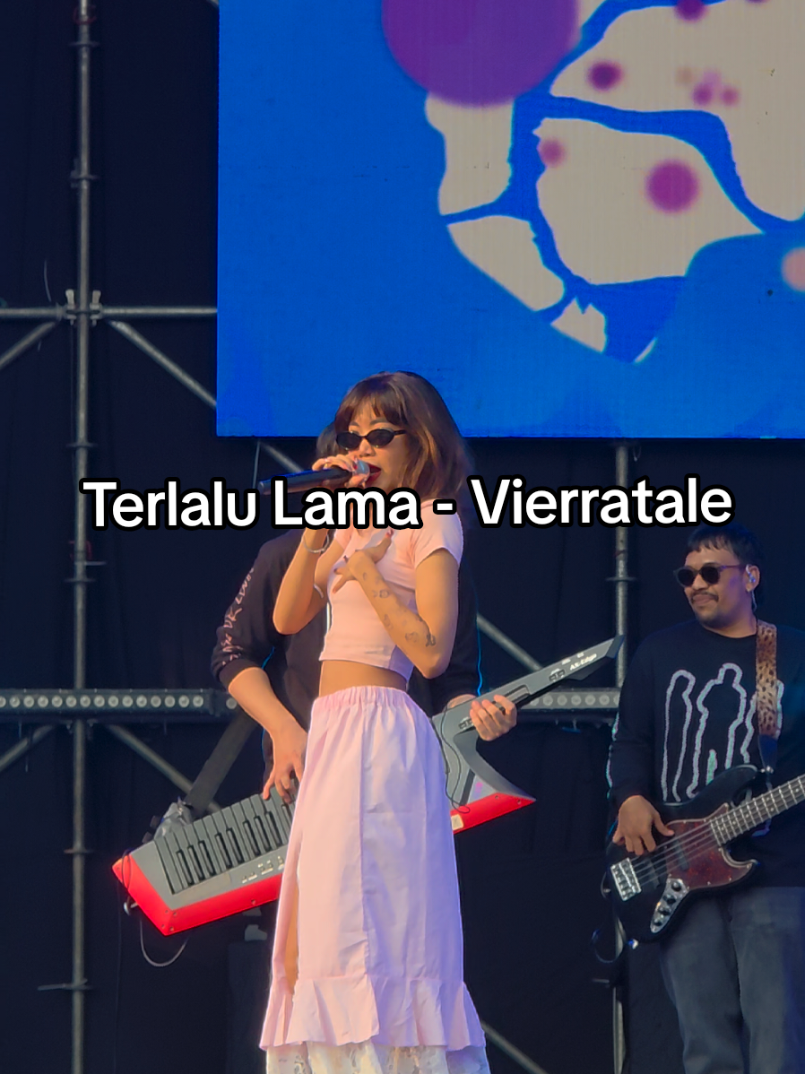 Terlalu Lama - Vierratale. Live at The Sounds Project 2025. #thesoundsproject #thesoundsproject2025 #thesoundsprojectvol8 #vierra #vierratale #vierratalekonser #konser #konsermusik #konserjakarta #konserindonesia 