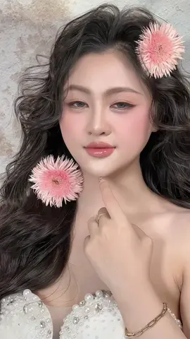 Nhìn mê gì đâu í 🥰#makeupartist #makeuptiec #makeupcodau #makeupdanang 