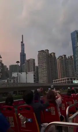 Nhìn rất là nước ngoài nhưng đây là Sài Gòn. Vẻ đẹp của hoà bình là mình được nhìn thấy thành phố của mình đẹp lên mỗi ngày và bạn không ngừng tự hào về điều đó 🇻🇳💜