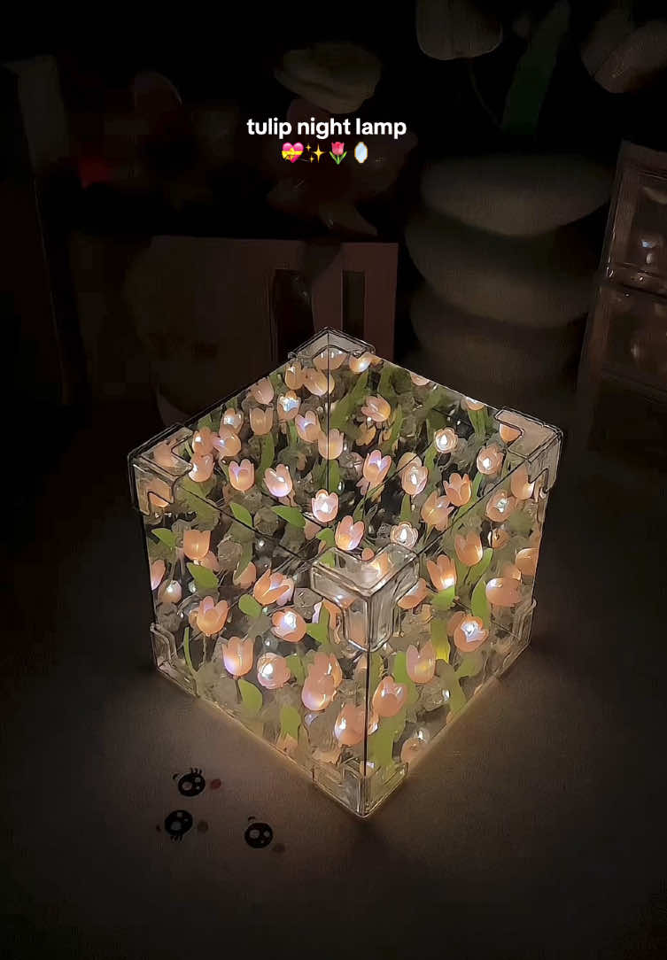 imagineeee receiving this as a gift from your special one 🥹💝✨🌷 #tulip #tulips #tuliplamp #tulipslamp #tulipledlamp #ledlamp #tulipmirrorlamp 
