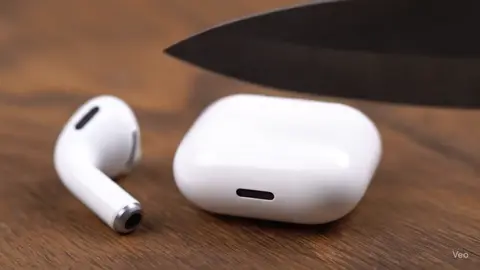 cutting airpords AsMr#tiktoktrend #trending #satistifying #fyp 