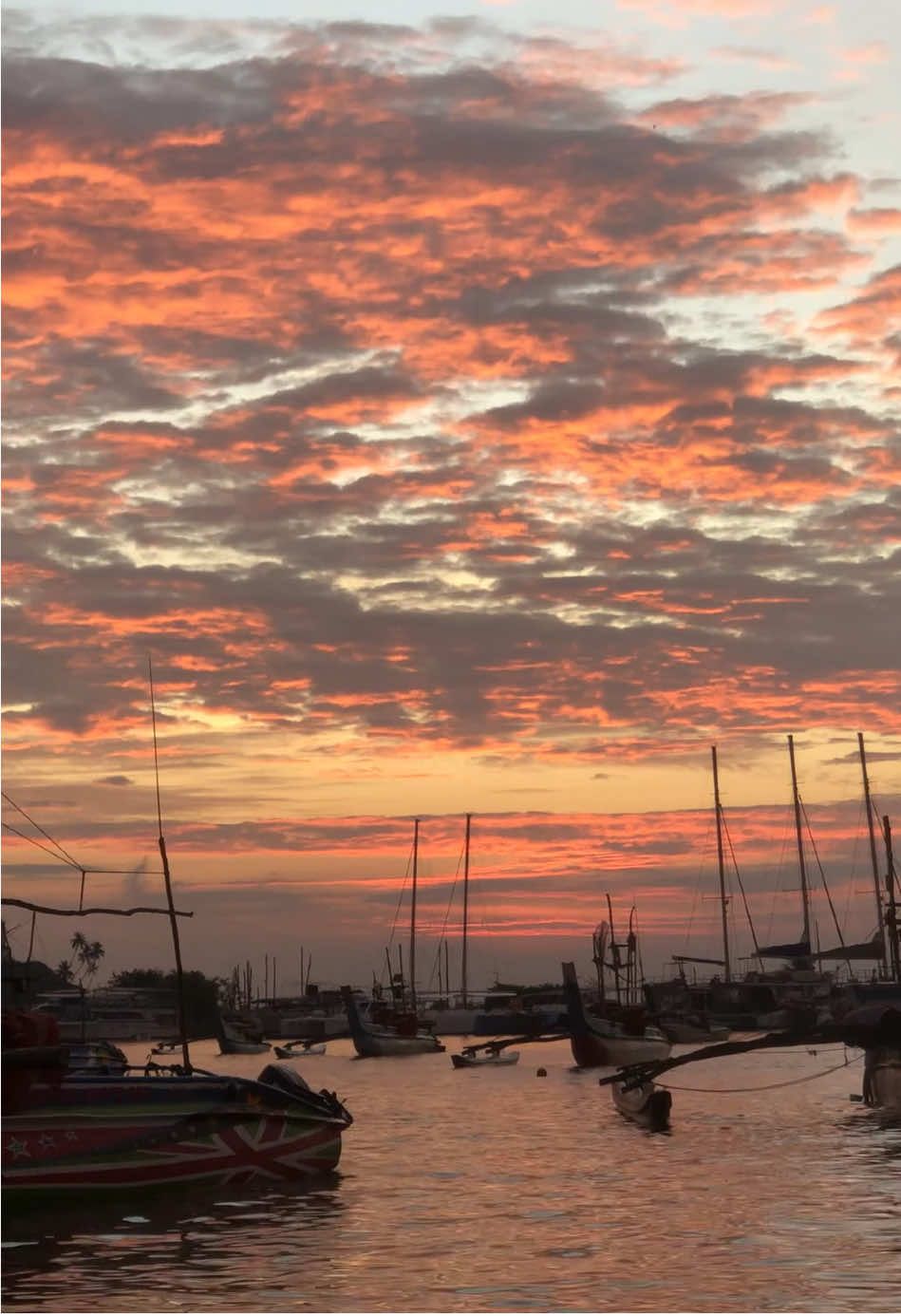 Lyricsssss!!! 🫠🤌🤍 🎶 - @Ushain_nirodh🇱🇰  #fyp #newsong #viral #sunset #foryou #foryoupage #tiktoksrilanka 