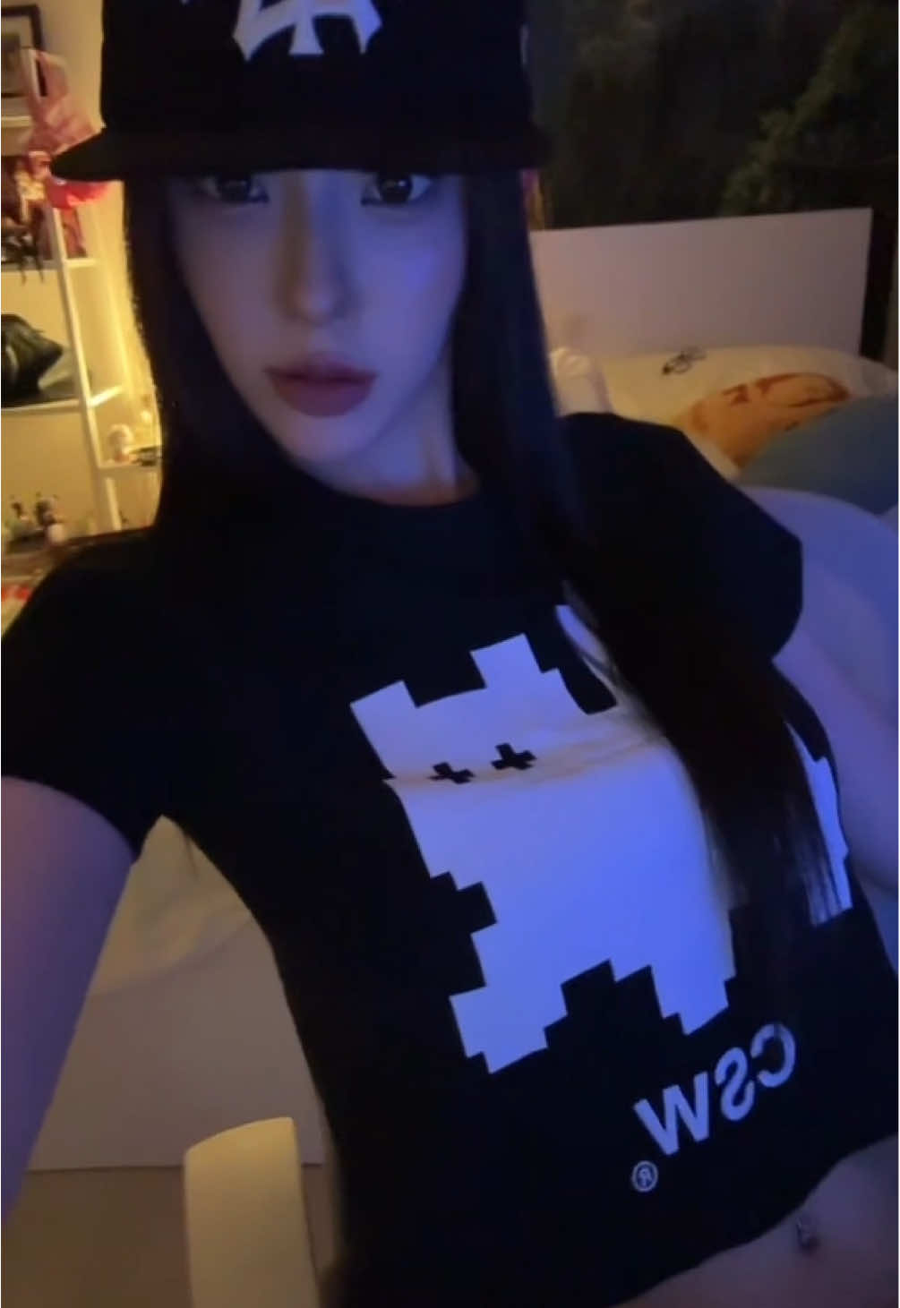 고양이가 세상을 구해 🐈‍⬛🖤 제품 - 멜팅 빅 로고 하프 티 CROP  왕귀엽고 왕예쁜 캣세이브월드 티셔츠 무신사에서 구매가능 ..🩷 #캣세이브더월드 #catsavetheworld #gift #fyp