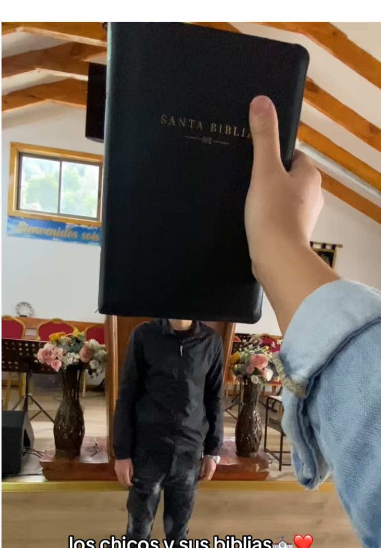 Amamos sus oufits y sus biblias🫶🏻  #jovenescristianos #hagamosviralajesus #Dios #escueladominical #paratii 