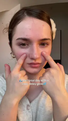 I‘ve been using it under my makeup the last few days and when I tell you my makeup DOESN‘T MOVE 🤲🏼😭 #skincare #kbeauty #koreanskincare #viral #skintok #BeautyTok #viralvideo #glassskin #fyp #foryoupage 