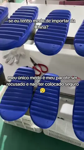 Mostrando como é feita a Yeezy Slide! 😎 Se eu tenho medo de importar? Só de o pacote ser recusado e nao ter colocado seguro mesmo! 😂🚫📦 Quem mais passa por isso? #YeezySlide #ImportaçãoReal #MedoDeTaxa #PacoteRecusado #RPS #SneakerImport #VidaDeImportador 