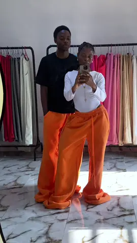 Baggy Sweatpants  #Retrorift #retrorift #OOTD #streetwear #comfyoutfits #baggysweatpants #sweatpantoutfits #joggerstyle 