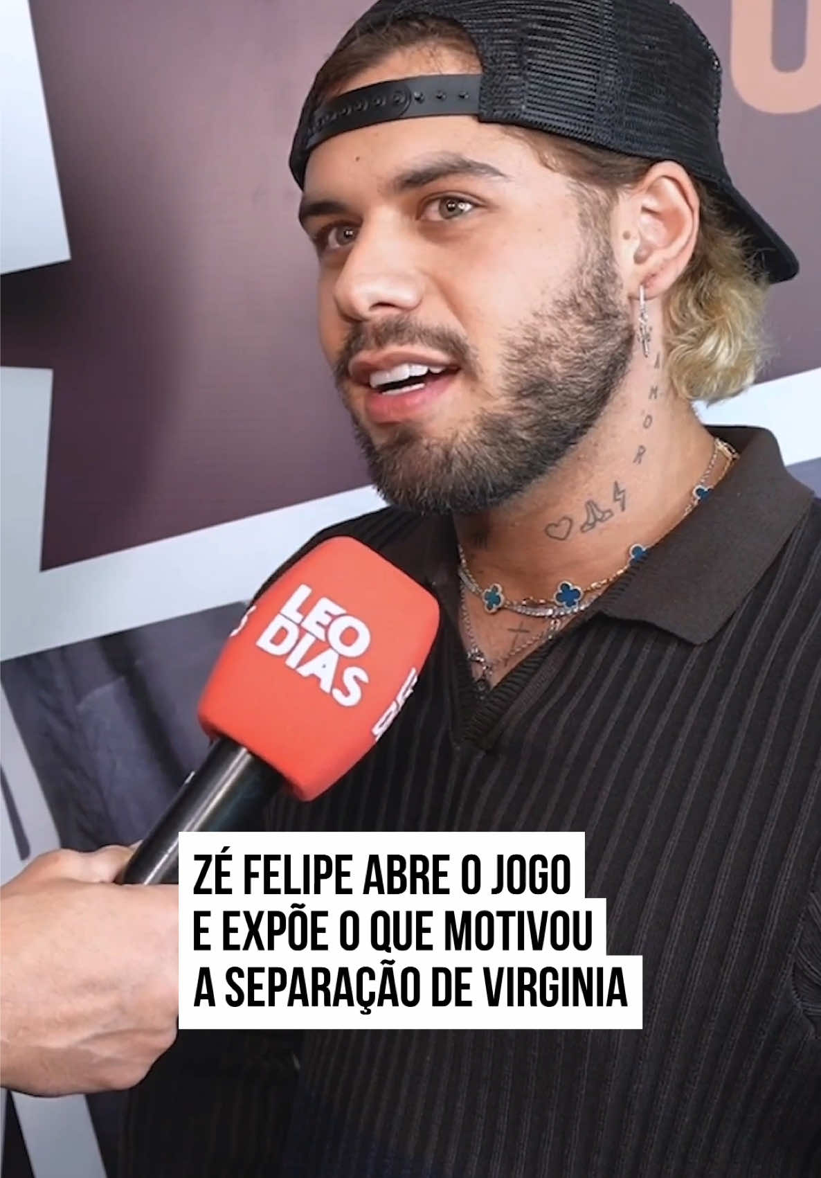 #ZéFelipe voltou a falar sobre o fim do casamento com #Virginia Fonseca. O cantor abriu o jogo e expôs a verdade sobre o que motivou o término e revelou de quem partiu a decisão do divórcio. “A Virginia e eu, foi junto, porque já não estava mais a mesma coisa, eu não estava feliz e ela também não estava feliz. Eu acho que era um sofrimento muito interno que não queria transparecer um para o outro”, contou o artista em entrevista ao jornalista #LeoDias. Ainda na entrevista, Zé Felipe explicou que os dois tentaram de tudo, até terapia. No entanto, ao voltar da viagem que fizeram ao Japão, constataram que não conseguiriam viver como um casal infeliz. “Tentamos de tudo, fizemos terapia, a gente conversou, viajamos juntos sozinhos, fomos para o Japão, a viagem foi maravilhosa, mas quando a gente voltou a gente não ia conseguir estar vivendo como casal infeliz em uma casa com três crianças. Que energia eu e a Virginia ia ter vivendo infeliz, então a gente preservou a boa relação, tenho um carinho muito grande pela Virginia, uma ligação eterna que são os filhos, assim foi melhor”, disparou. O filho do cantor #Leonardo ainda ressaltou que não iria seguir com o relacionamento para agradar os fãs. “Eu sou muito grato pelo carinho das pessoas, mas eu não podia viver … Você lembra que em uma entrevista à você eu disse que nunca ia fazer uma coisa pela audiência. Não [nunca vou fazer algo para agradar os outros], eu não sei se é uma qualidade ou um defeito, eu sou muito eu”, disse. E completou: “Eu não vivo [de mentira], eu não consigo, eu fico doente, eu tenho que estar bem, feliz, com os olhos brilhando sempre, se não eu não consigo viver. Se tiver uma coisa por fachada, não sou eu”, concluiu Zé Felipe. #EntretêNews 📹 @LeoDias | @Myhoodbr 
