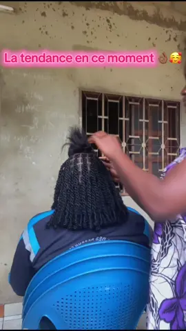 La tendance du moment mes tatas patronnes attendent quoi pour se rendre belle?🫣😩#Vlog #tresseafricaine #fyp #fyppppppppppppppppppppppp #storytime #hair #hairtutorial #viralvideos #hairstyles #deadhair #hairgoals #fashion #braidstyles #stitchbraids #goviralvideo #vues #aime #abonnetoi #afrokinkyhair #braidstyles #laine 