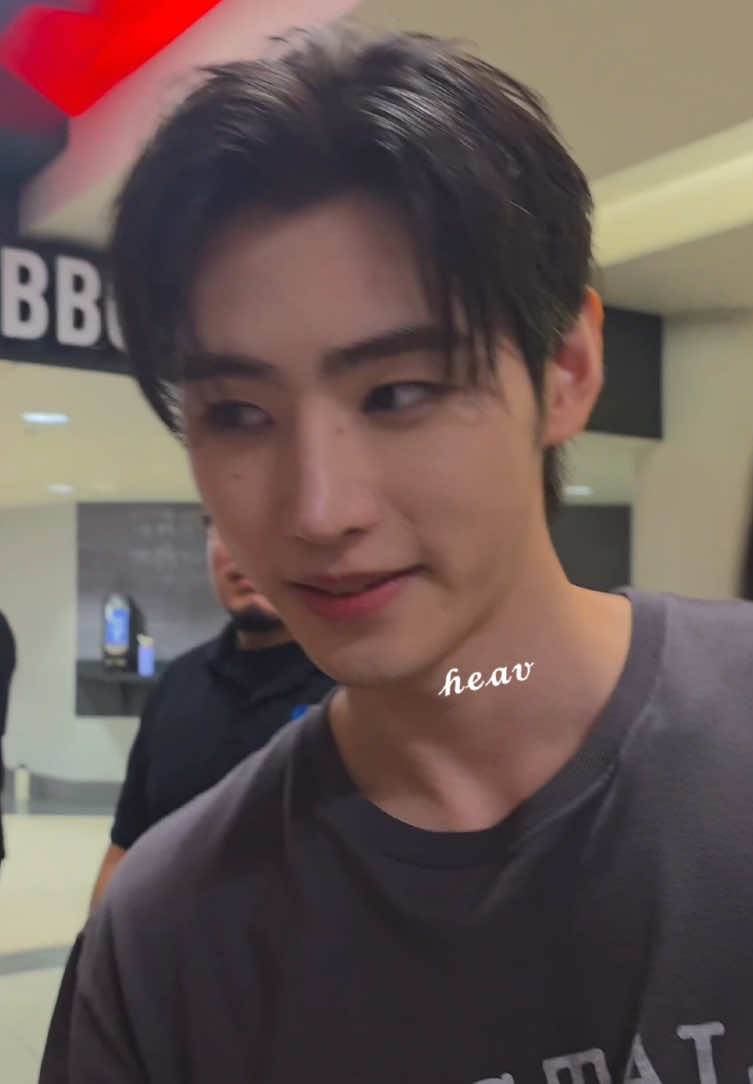 I will never get over this 🫠 #sunghoon #parksunghoon #enhypen #engene #sendoff #enhypenchicago 