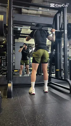 Massive Leg Day!🏋🏻‍♂️  #fitnessjourney #bodybuilding #Primofit #Newbiepage #healthylifestyle #inspiration #motivation #nopainnogain #Fitness #osaka #japan