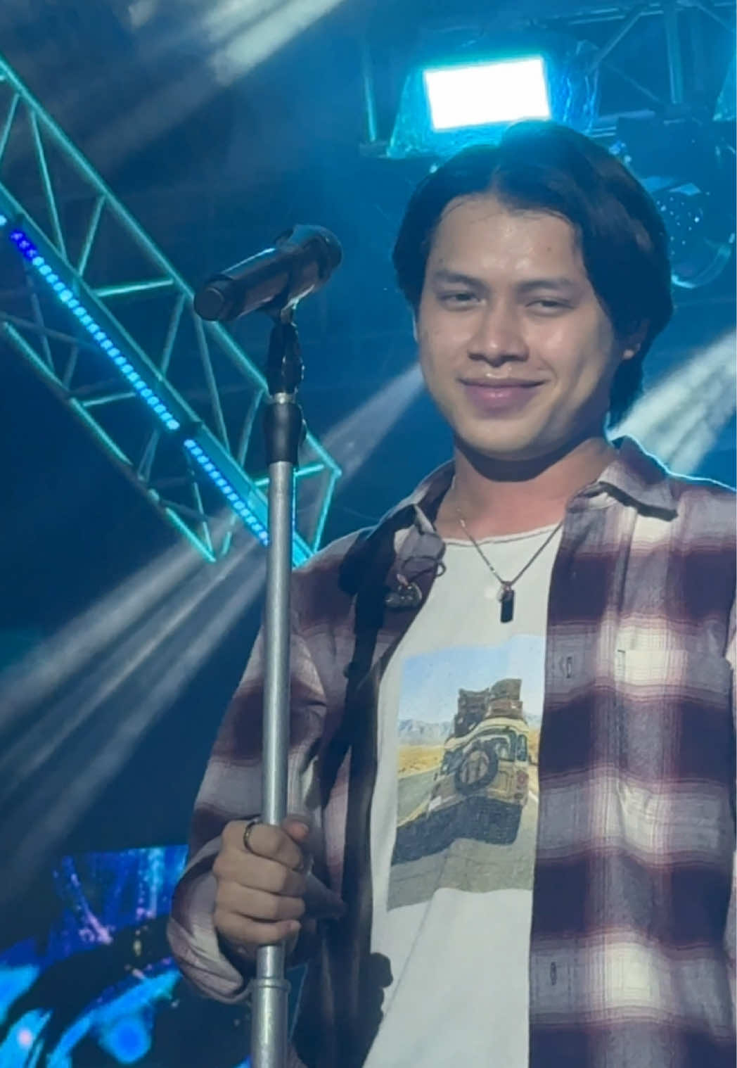 eh.. senyum dia #ronyparulian #dengarlahcinta #semestaberpesta 