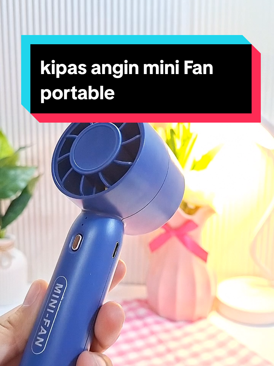 Anginnya kenceng banget, sepay sepoy😫💙 #kipasangin #kipasanginportable #kipasmini  #kipasanginmurah #kipasanginviral #turbokipasangingenggam #minifan #minifanportable #kipasanginturbo 
