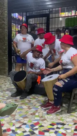 La que frinchi y la que frao!💃🏻 @Babi!🤹🏻‍♀️ @ROSA EVA 🌹🌻 @🇻🇪🪘🔥 #tamborvenezolano #viralparati #margarita 