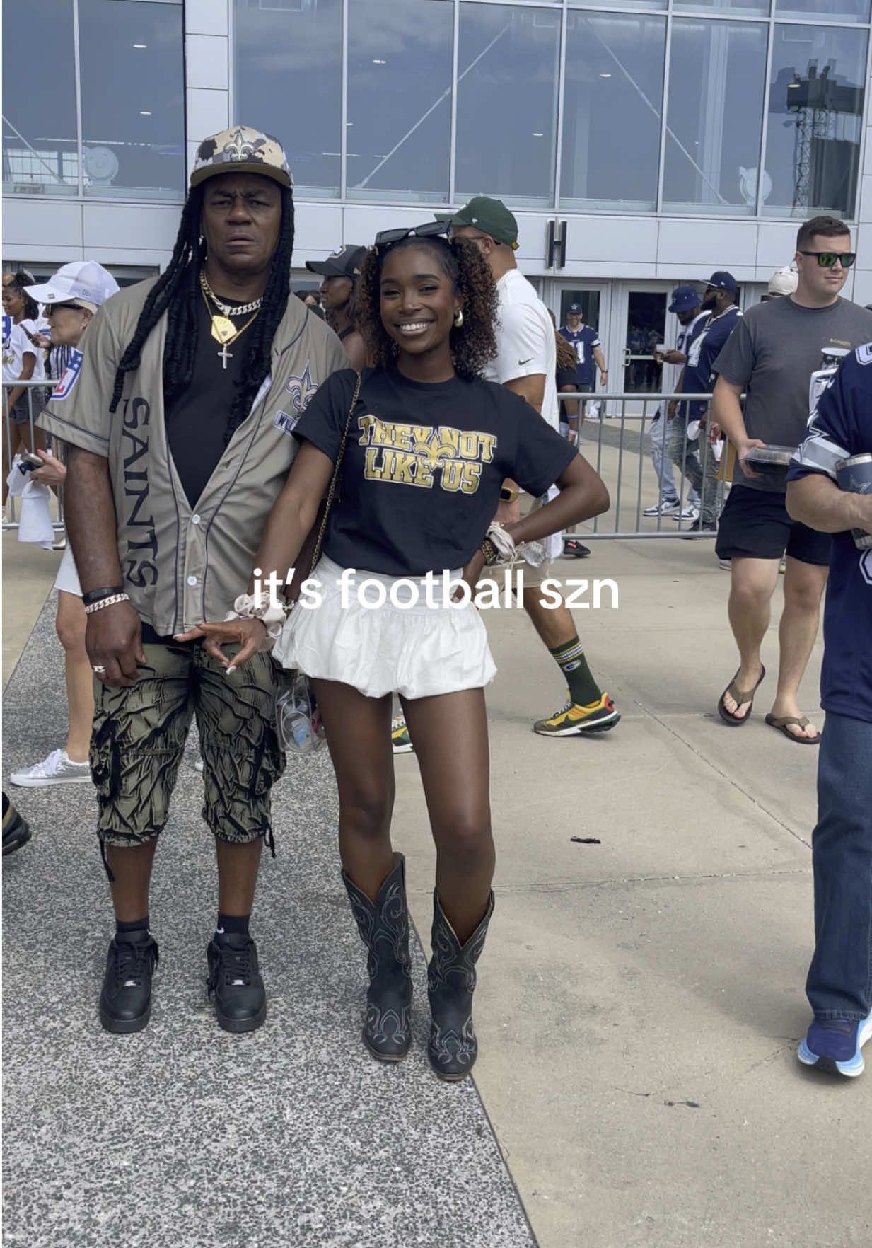 this team stresses me outtt but ima stick beside em! ⚜️  #gameday #saints #footballszn #nfl #gamedayoutfit #neworleanssaints 