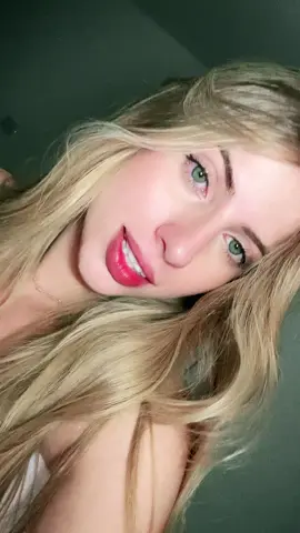 Anelize atrapalhando meu biscoito