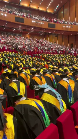 Khoảnh khắc xúc động nhất ngày tốt nghiệp FPTU! #letotnghiep #totnghiepdaihoc #fptuniversity #daihocfpt 
