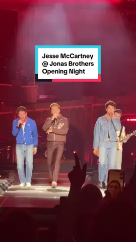 This was not on my bingo card for tonight🥰 @Jesse McCartney at the @Jonas Brothers opening night! #JonasBrothers #GreetingsFromYourHometown 