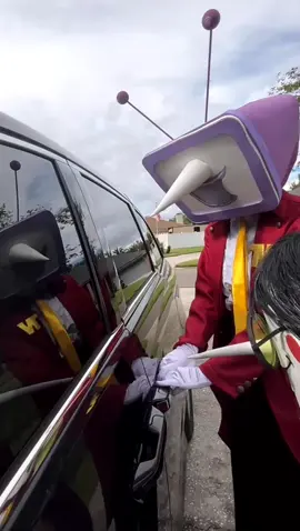 we locked our baby in the car - Tenna and Spamton cosplay reenact. original by : @Pebs/Sen #deltarunecosplay #cosplay #deltarune #tennacosplay #spamtoncosplay 