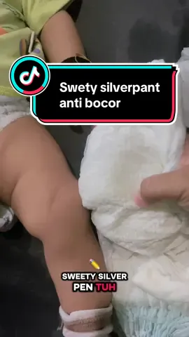 🍼 “Swety Silver Pants anti bocor walau penuh banget! 😍 Aku sampai lupa ganti popok anakku, udah penuh… tapi pas diganti nggak bocor sama sekali. Beli paket hemat di sini cuma nggak nyampe 170 ribu udah dapet 2 ball isi 66/bal ✨ Murah bangeet dibanding beli offline!” 📦 Paket hematnya ada di keranjang kuning ya moms 💛 #PopokAntiBocor #SwetySilverPants #PaketHematBunda #BelanjaBijak #MomLife #grtisongkir #mamanyaadieba#tiktokshop 