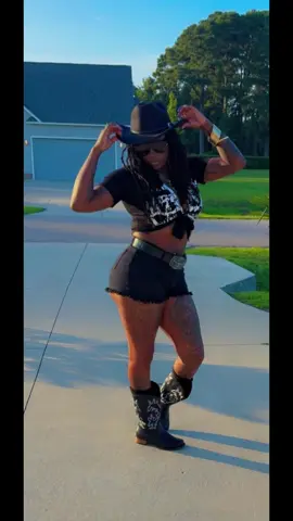 Boots & Dukes☀️🤠🥃#fypシ゚viral #bootsontheground#cowgirlboots#