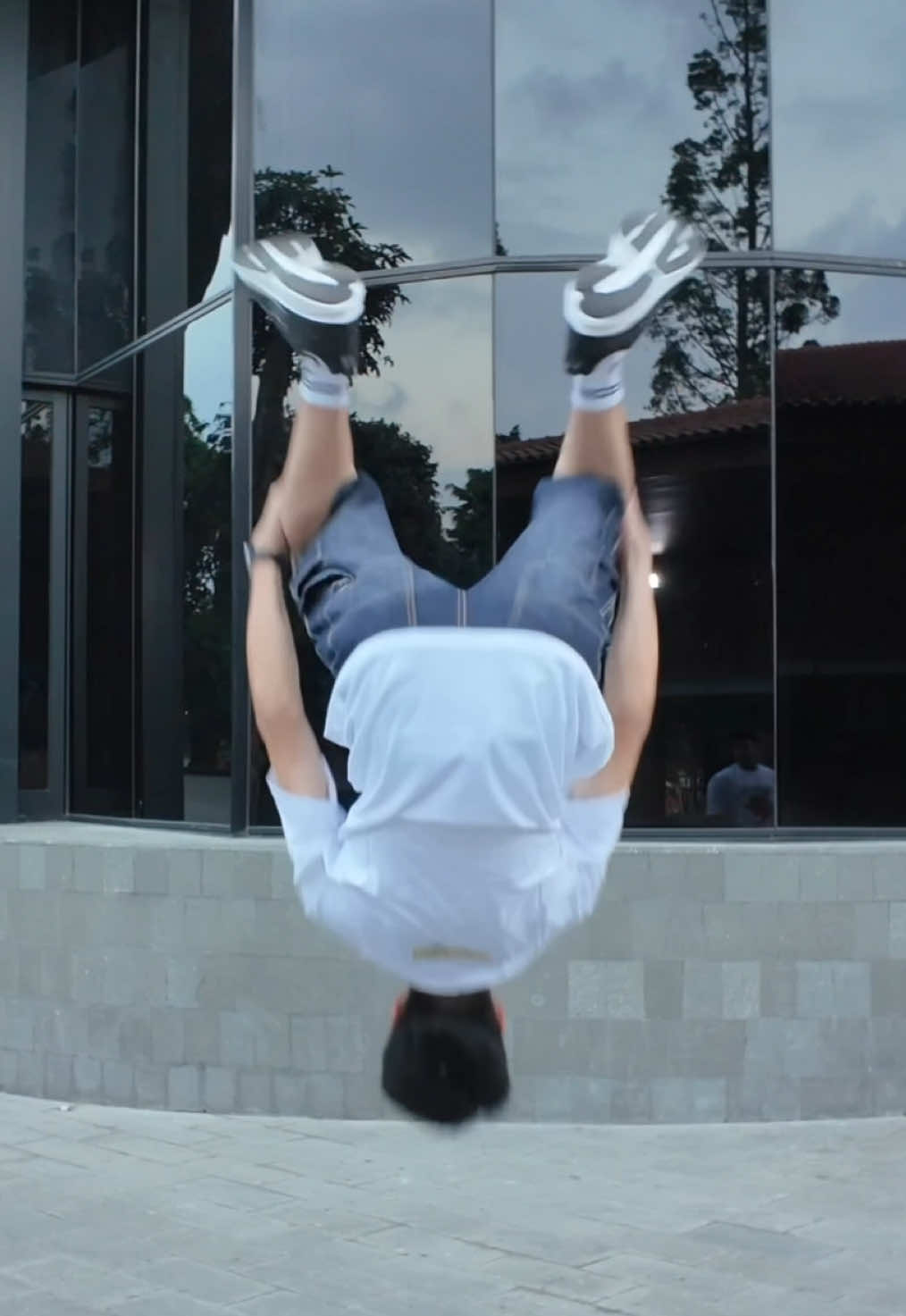 Membalas @sv.apparel Just fun.... Sister Hong 🤣🤣 @King AmbyarPeople @LARAS  #claydance #dance #dancechallenge #sisterhong #china 