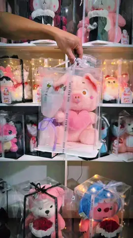 Hộp quà gấu bông heo lu lu chính hãng trong chiếc hộp mica trong suốt #hopquatrongsuot #quatang #nhachaymoingay #trending #capcut #quatangnguoiyeu 