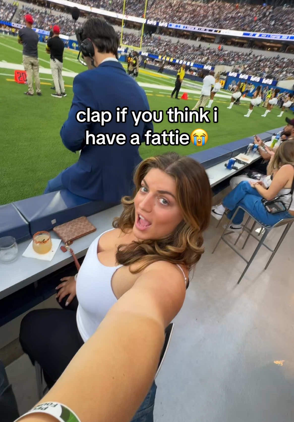 it’s the one guy standing for me😭@Los Angeles Rams #nfl #clap 