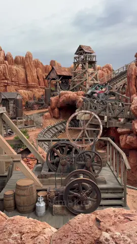 Big Thunder Mountain Railroad #Tokyo #Disneyland #Japan #themepark #rollercoaster #mickeymouse 