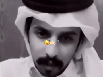 يا شيء بقلبي عن الناس مستور من شانه  عيوني  تبين  اعذارها كم حاجة باني ورى سورها سور لو هو على كيفي هدمت اسوارها 😴 '