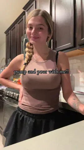 nighttime pumps 😴🐮 #lactationjourney #milkymom #breastfeeding #EBF #nursingmom #mom #pumpnpour #pumpnpourwithme #momlife #mom 