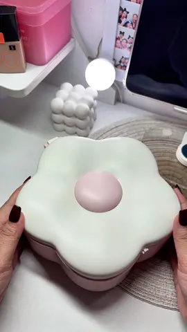 Ganda pang gift nito! #giftideas #bermonths #makeupmirrorbox 