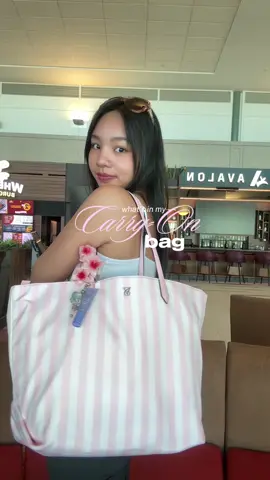also obsessed with my new vs bag! 💕 #travel #whatsinmybag #travelbag #packwithme #victoriassecret #pinktotebag #fyp 
