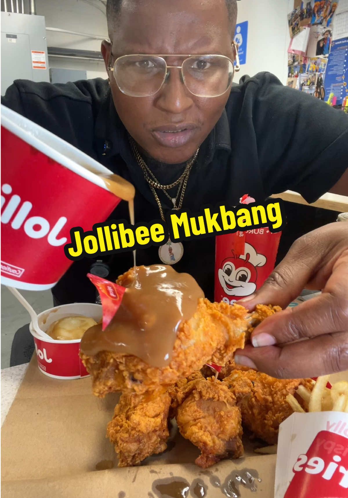@Jollibee USA Mukbang 🔥🔥 #eatwithme #jollibee #chicken #mukbang #eatingasmr #mukbangeatingshow 