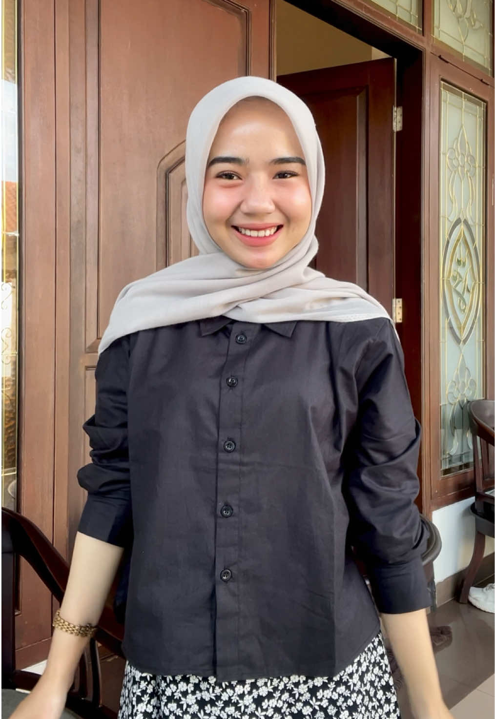 kemeja crop @CLAIRE 🖤✨#kemejawanita #kemejacrop #OOTD #ootdhijab #outfitideas #petite #petitefashion 