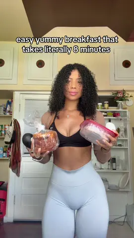 breakfast sandwich w a side of strawberries ( toast, avocado mash, two eggs, turkey slices) 😍😍🫶🏽🫶🏽🫶🏽 #breakfast #easymeals #foodtiktok #10minutemeal #yum