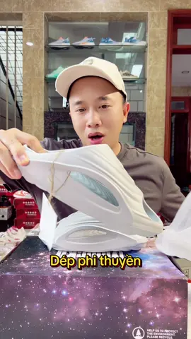 Đi dép lê cũng phải thời trang nha các b ơi #manhgiay #deple #depquaingang #depnam 