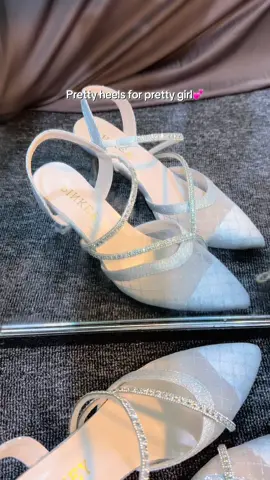 Silvernya sangat elegant💕#heelskondangan #heelscantik #heelspesta #heelswisuda #heelswedding 
