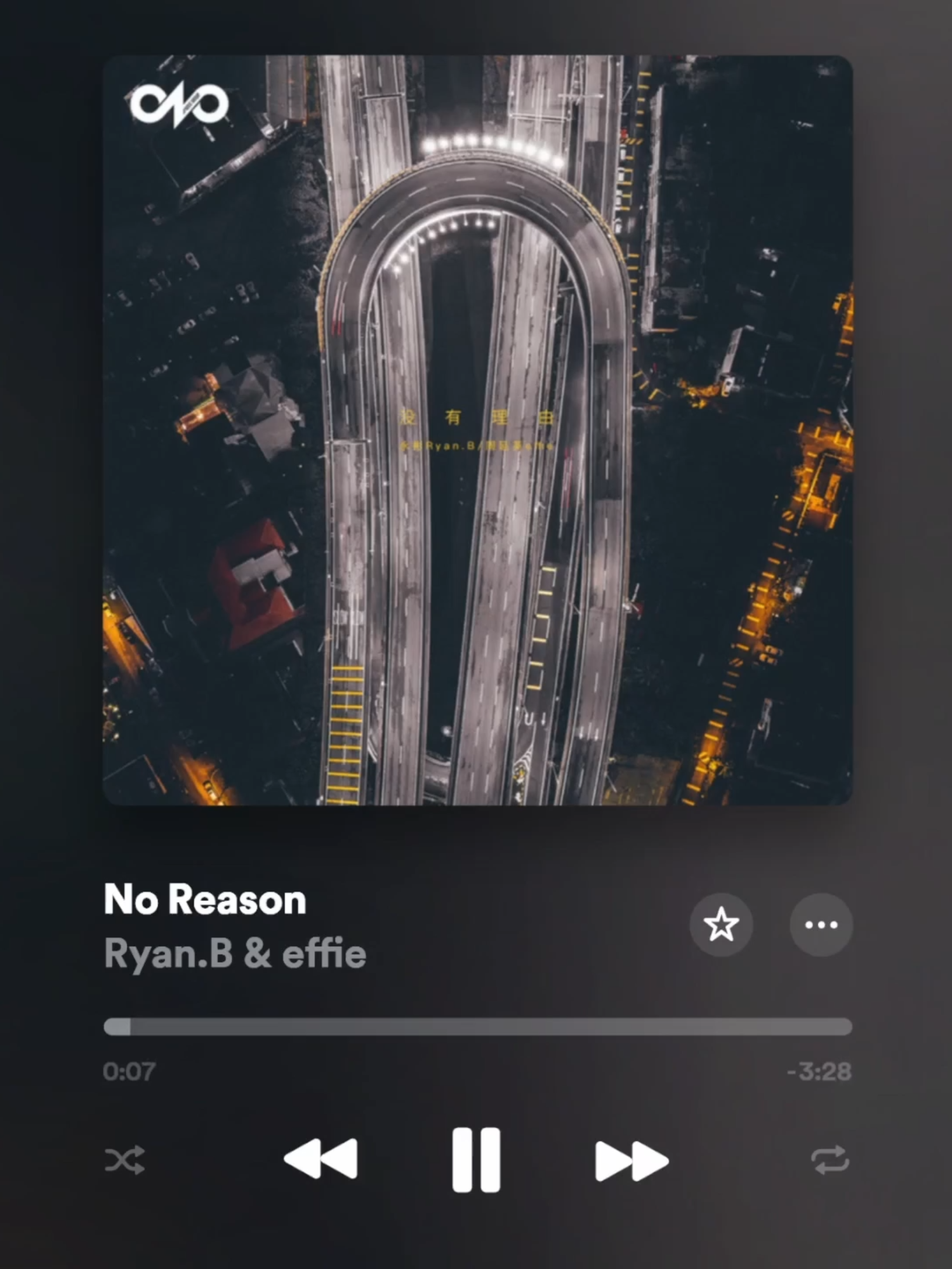 This isn’t just distance. It’s the ache of fading connection. 🎶 “我们一起却又孤单 / 没有理由却想离开” 🎶 