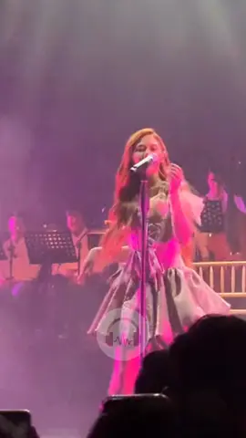 akhirnya cinta, yang tak menguras air mata.. #ahnadinamizah #nadinamizah #konser #xyzbcafypシ #fypシ゚ #musikindonesia #liriklagu 