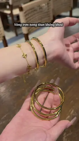 Ai nói gì nói mình thích thì mình đeo thôi sáng, đẹp mà rẻ nữa 👍🏻#titankhonggi #vongtitan #trangsuc #lactaynu #ladybossaccessories 
