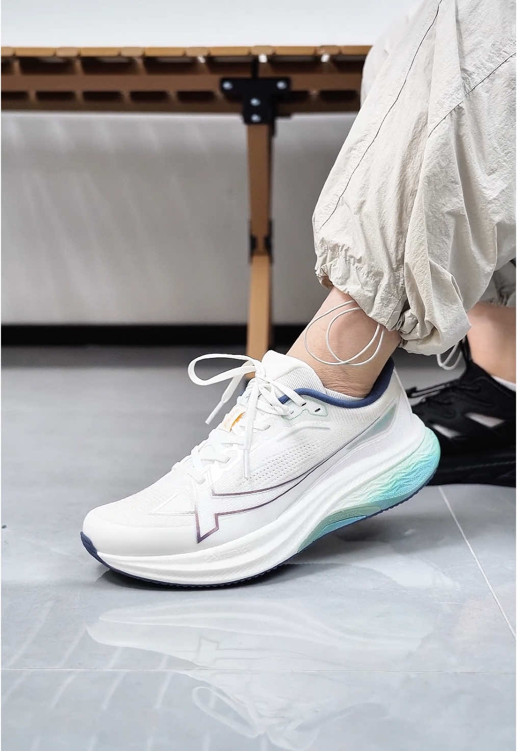 รองเท้าวิ่งรุ่นซัพพอร์ต พื้นนิ่มนุ่มและหน้าเท้ากว้าง เหมาะสำหรับคนเทากว้างหรือตัวน้ำน้ำหนักเยอะ#xtep #xtepcrushbrandday #fyp #2000km Plus #พื้นนุ่มใส่สบาย #รองเท้าวิ่ง #นักวิ่งมือใหม่ 