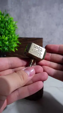 2-in-1 transformable rotator and Thors Hammer fingertip rotator - high-speed rotating toy, outdoor leisure and entertainment, keychain pendant