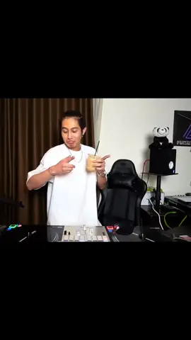 Playlist Lagu dia keknya asik semua deh aku yg ga tau lagunya jadi suka trus rata2 pas google lirik lagunya..deep semua #panda  #dj #milenial #fyppppppppppppppppppppppp #djpanda #pandagank 