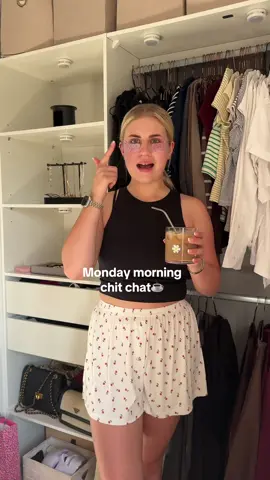 What’s your fave thing about autumn?!? Let me knowwww I neeeeeed to get excited for it!!🍂🎃👻 #autumn #mondaymotivation #workgrwm #wfhlife #wfhgrwm 