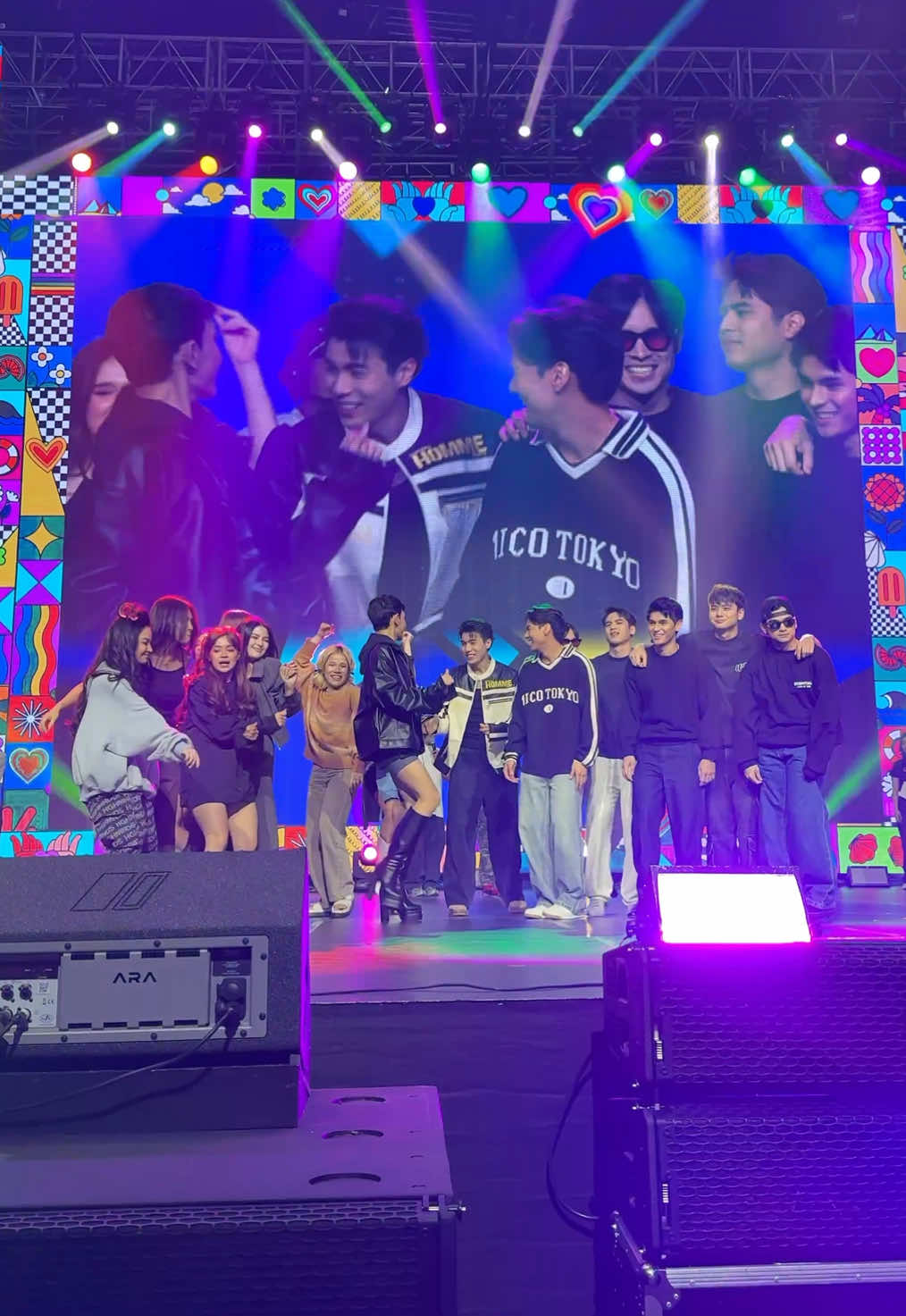 The hard work behind🫶🏻THE BIG COLL❤️VE🫶🏻ft. the stars of the show themselves!  Congrats ulit to the hosts, guest artists, production team, and of course, the whole PBB Collab bunch for a very GIVING show!👏🏻 📍Araneta Coliseum #TheBigColLove #ColLoveFancon #ColLoveSaAraneta #PBBCelebCollab #TatakStarMagic #StarMagic