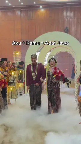 Aku Kamu dan Adat Jawa✨                            #dekorasipernikahan #dekorasiwedding #dekorasipelaminan #adatjawa 