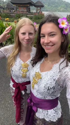 I love traditional Balinese outfits so much, I couldn't wait to try them!! 🥹#balioutfit #bali #traditional 